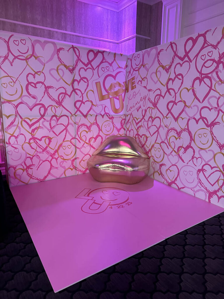 custom wall - pink hearts and gold lips chair